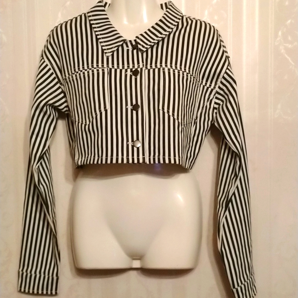 🌺NWOT crop striped denim jacket from Wild Honey size M So cute!